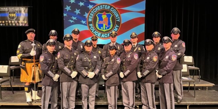 61 oficiales se graduaron de la Academia de Policía de Westchester