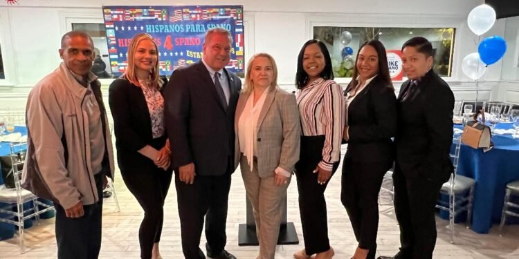 Asociación de Mujeres Policías apoyan candidatura del alcalde Mike Spano de Yonkers