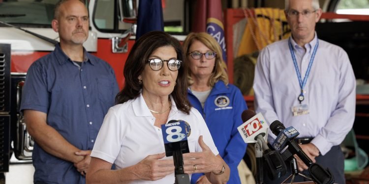 Gobernadora Hochul Anuncia La Reapertura De Las Carreteras Del Valle De Hudson