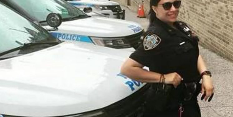 Oficial de policía arrestada por tráfico de drogas