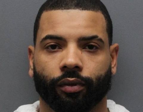 Fiscalía presenta acusación contra hombre que disparó trece veces a policía