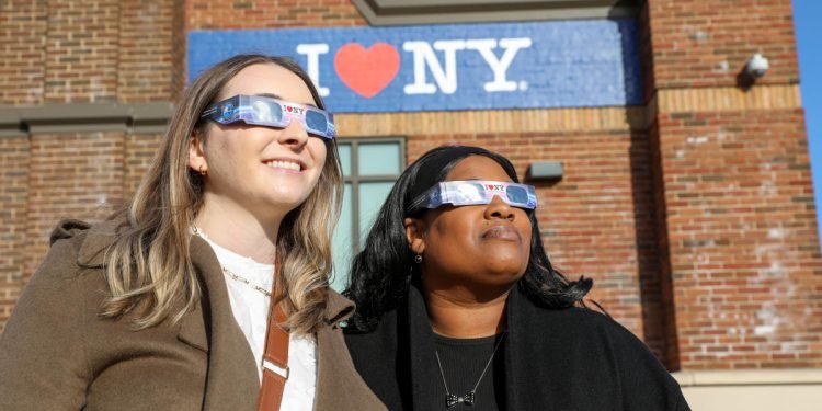 Nueva York se prepara para el eclipse solar este 8 de abril