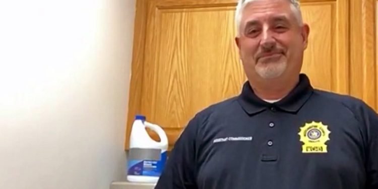 Arrestan a Comisionado Adjunto del Departamento de Salud por ocultar ganancias de consultora ambiental