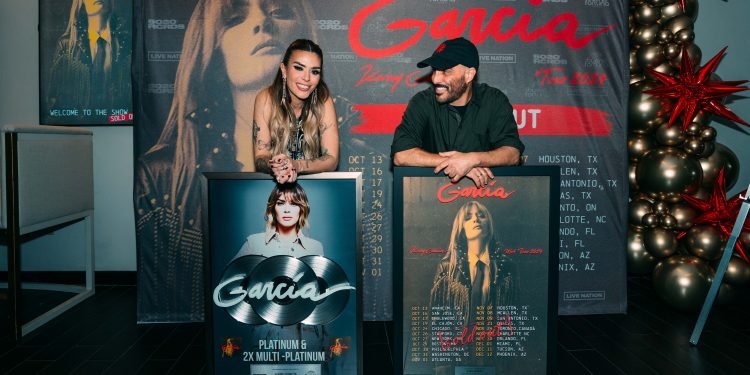 Kany García cierra gira de conciertos y recibe Disco de Platino y 2x Multi-Platino