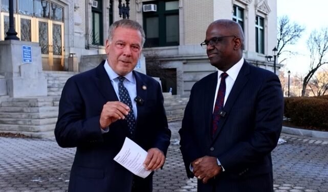 El alcalde de Yonkers Mike Spano da respaldo a Ken Jenkins para Ejecutivo de Westchester